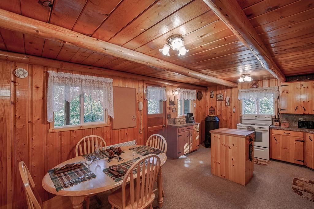 Grandma'S Cabin Yellowstone Vacation Home Island Park Room photo