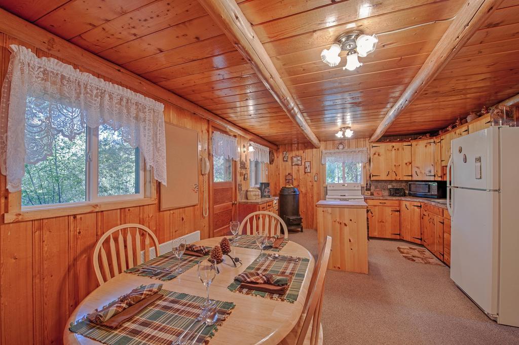 Grandma'S Cabin Yellowstone Vacation Home Island Park Room photo